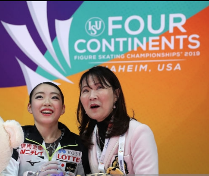 Rika Kihira and coach Mi Hamada after seeing her winning scores. (Getty Images)