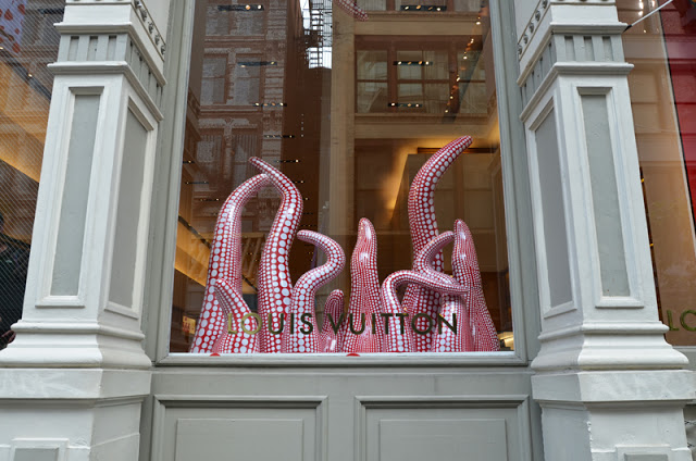 The Yayoi Kusama inspired Louis Vuitton pop-up store in Soho, New York. © Louis  Vuitton