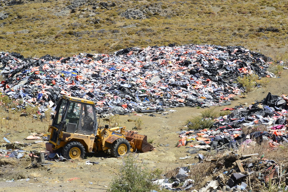  Der "Lifejacket graveyard" in der Nähe von Molivos.&nbsp;Über eine halbe Million Schwimmwesten wurden in dieser Müllgrube "entsorgt". 