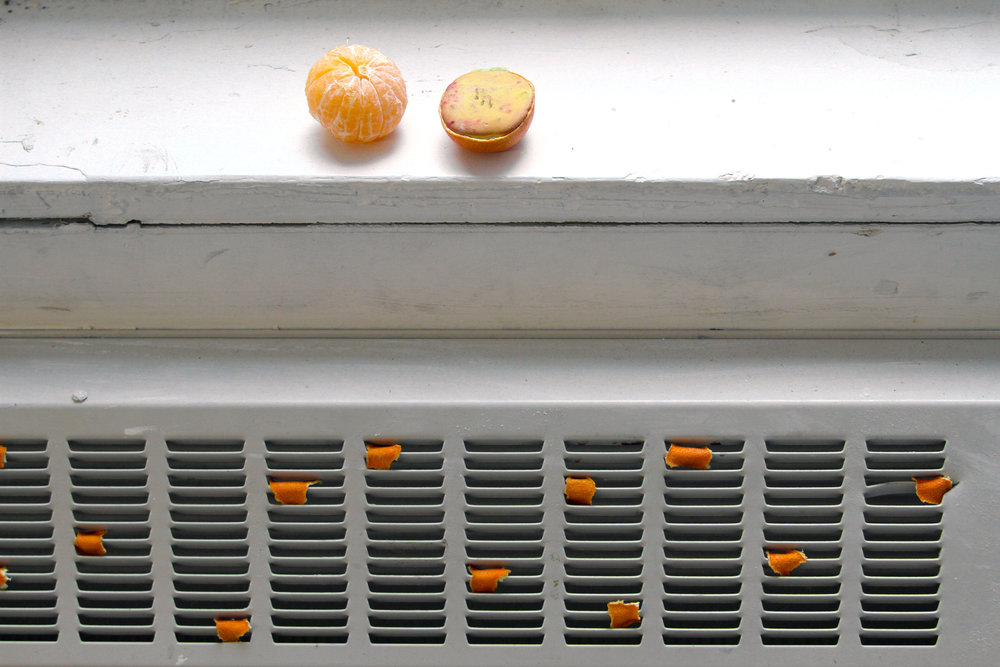  Squeezing Sorrow from an Orange (Installation view), Orange peels, scent, radiator, School of the Art Institute of Chicago, 2017. 