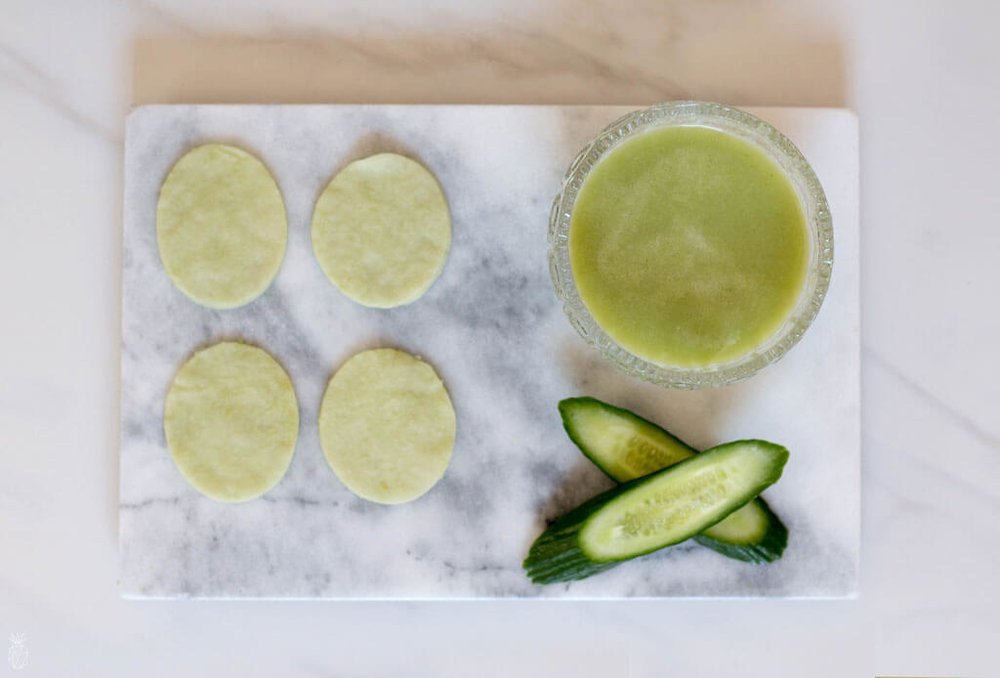 DIY_Puffy_Eyes_Pads_With_Cucumber_coconut_oil_honey_and_more-14.jpg