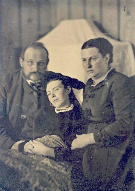 Hedendaags The Brief and Lively History of Postmortem Photography — Musée MZ-38