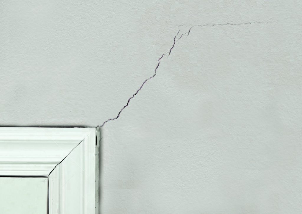 What Are The Different Types Of Ceiling Cracks To Be Aware