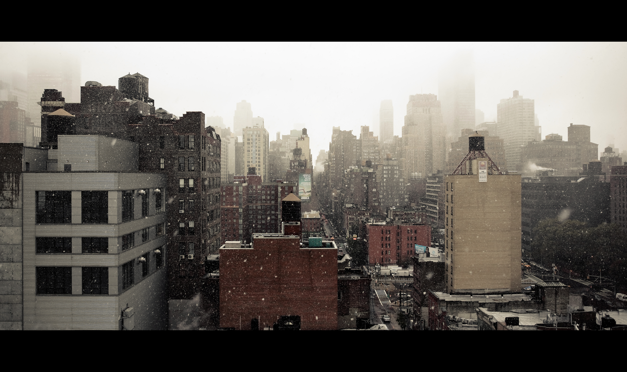 (Canon 5D Mark II + Zeiss Distagon T* 2/25 ZF.2) - One of my favorite things to take pictures of is bad weather, especially snow in the city!