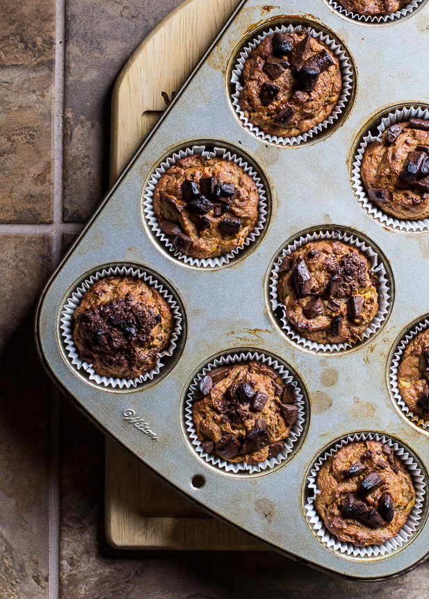 Banana Bread Muffins | ediblesoundbites.com #muffins