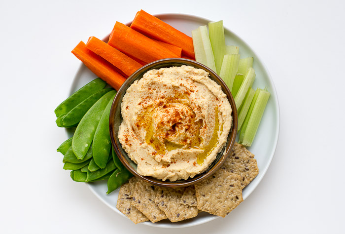 Homemade Hummus Recipe | via ediblesoundbites.com