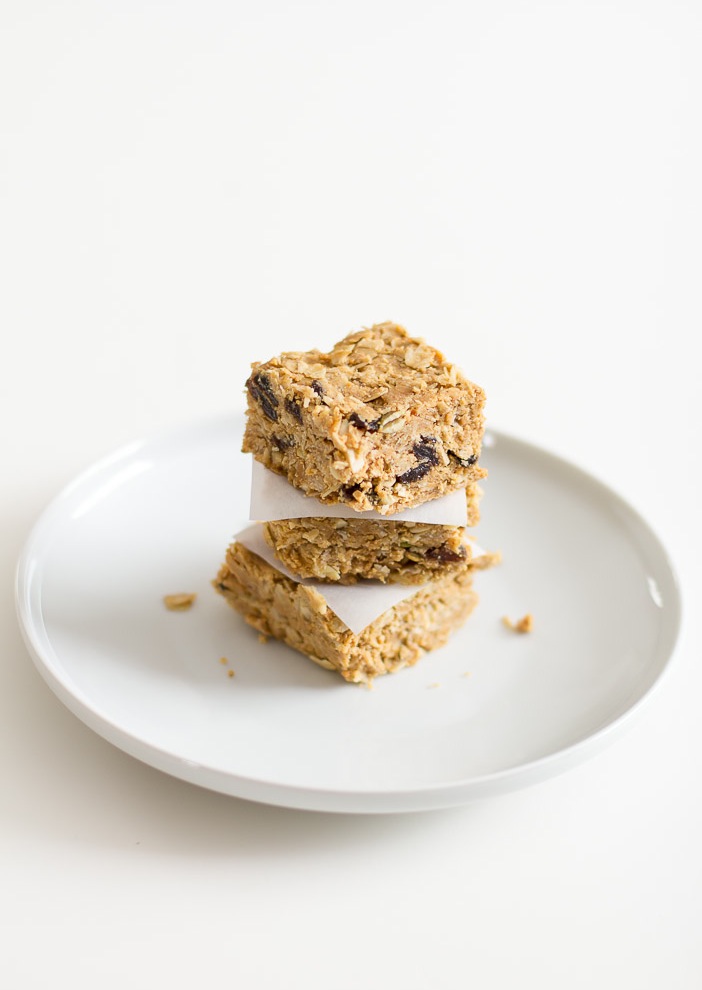 No-Bake Peanut Butter Energy Bars | via ediblesoundbites.com