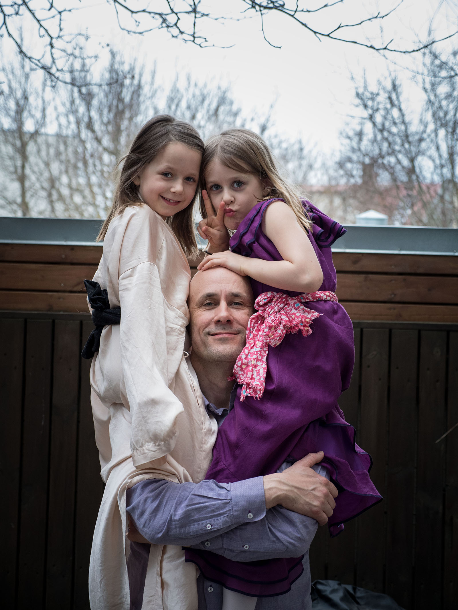Benedikt Erlingson with his twin daughters 