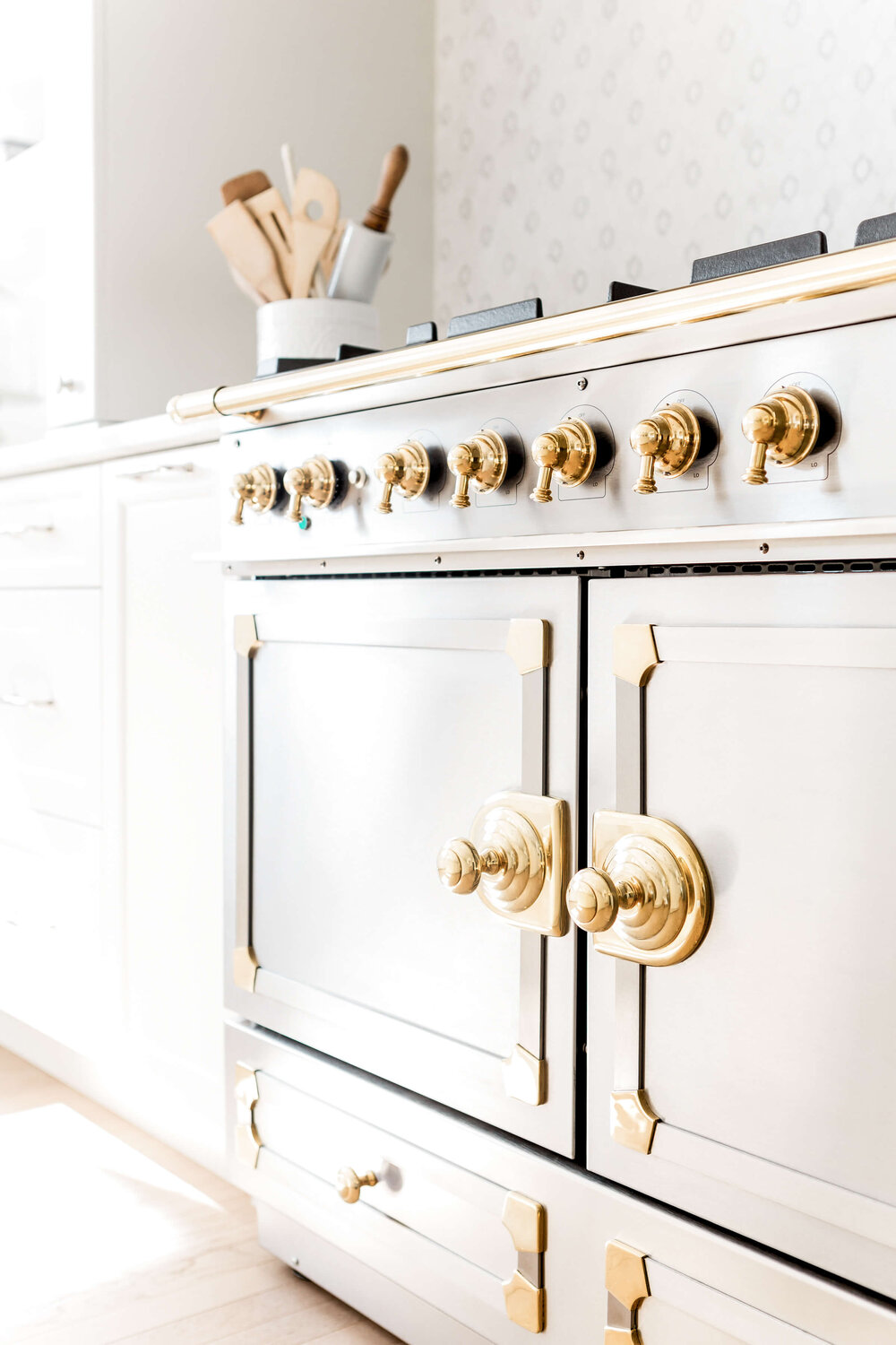 Designer Dining The Essentials Of French Provincial Kitchens