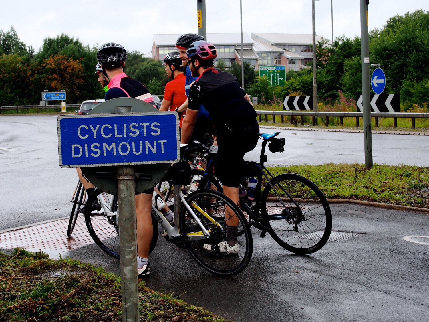 cyclists next to a cyclists dismount sign
