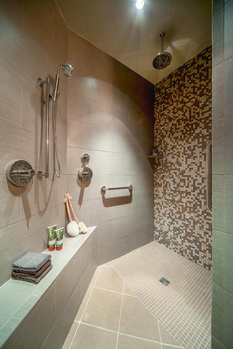 The Pros and Cons of a Doorless Walk-In Shower Design When ...