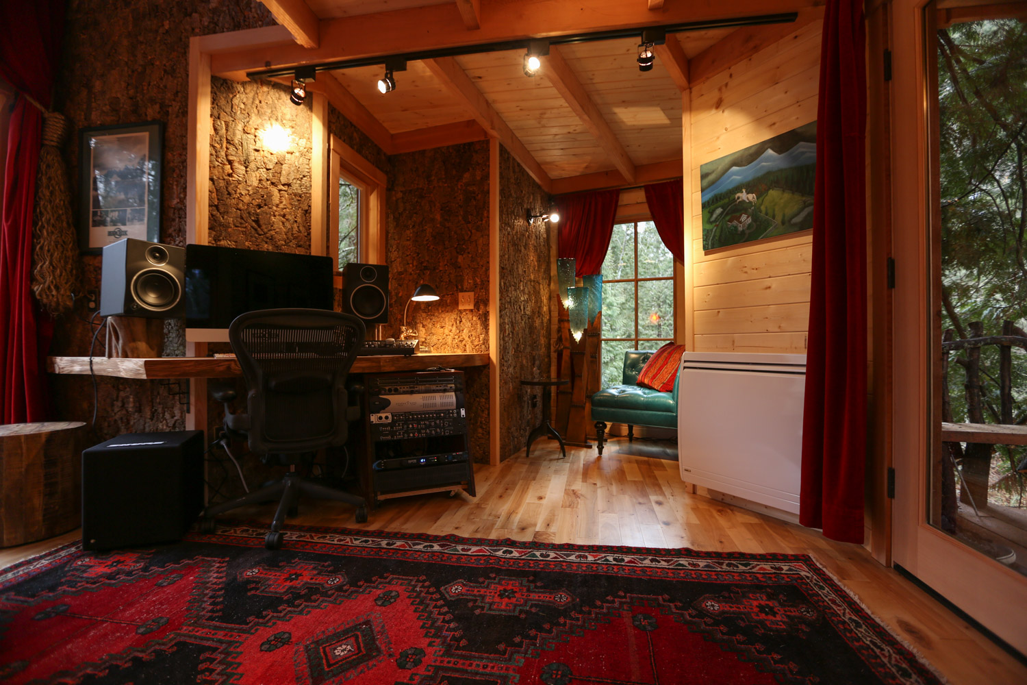 Inside Nelson treehouse recording studio