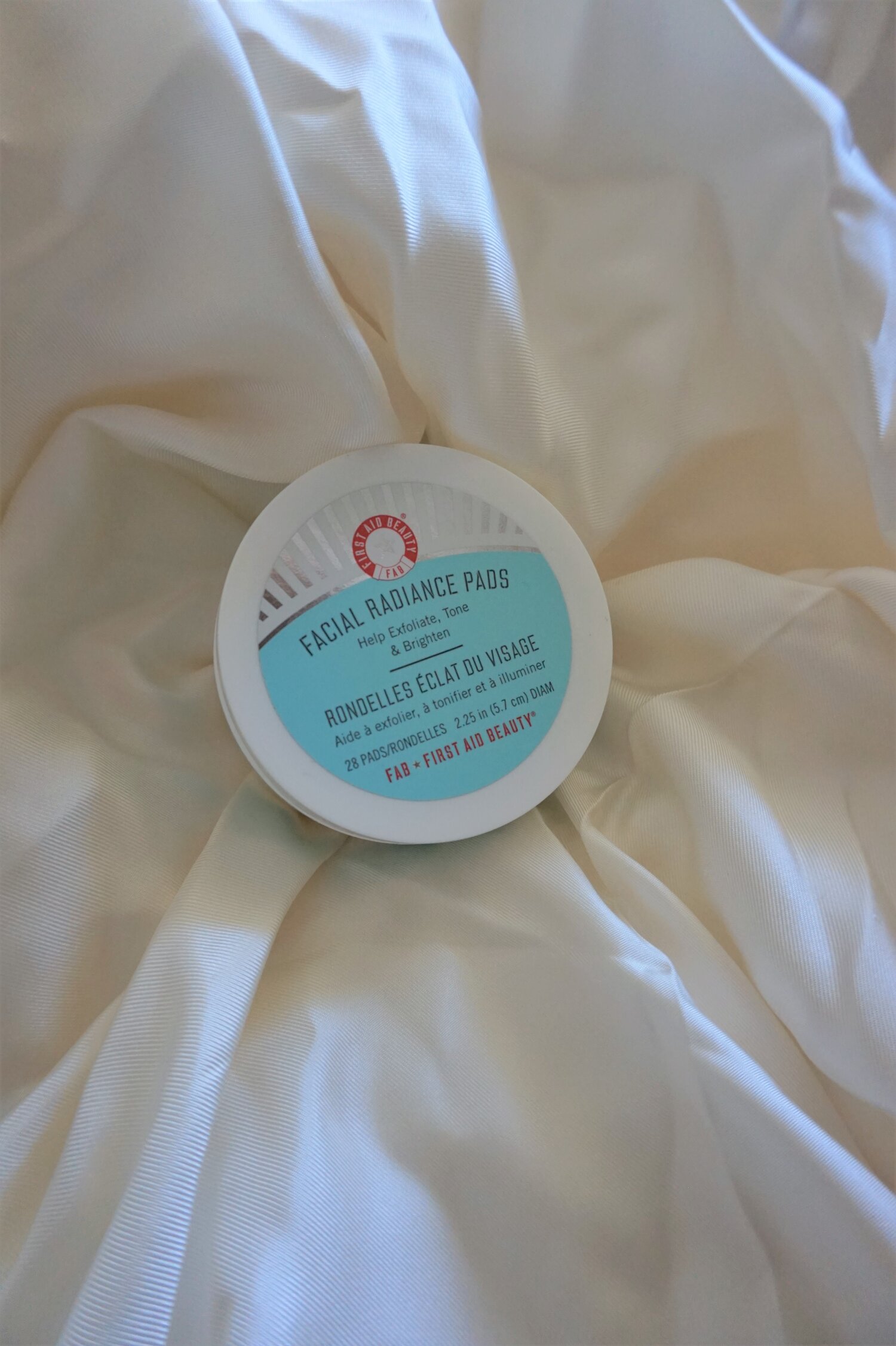 first aid beauty facial radiance exfoliating pads