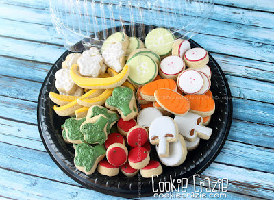 /www.cookiecrazie.com//2016/08/veggie-tray-decorated-sugar-cookie.html