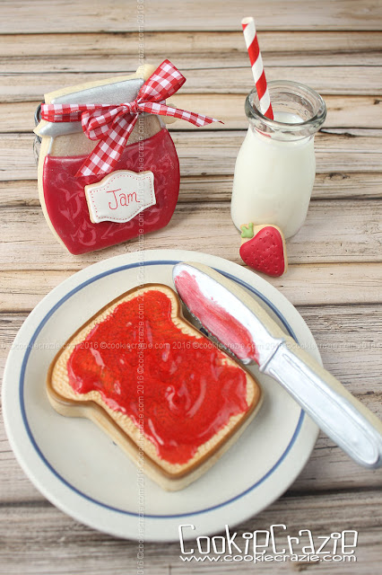 /www.cookiecrazie.com//2016/05/strawberry-jam-on-toast-decorated.html