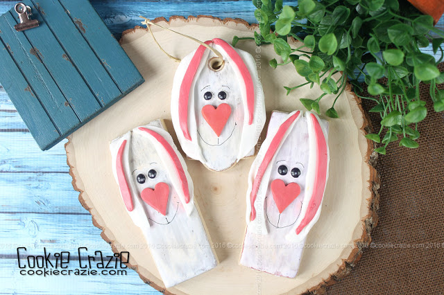 /www.cookiecrazie.com//2016/03/floppy-eared-bunny-decorated-cookies.html