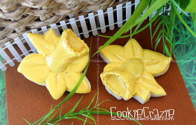 /www.cookiecrazie.com//2015/03/daffodil-cookies-tutorial.html