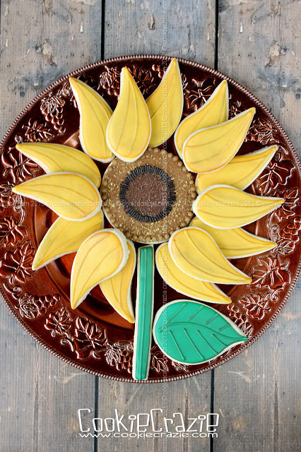 /www.cookiecrazie.com//2013/08/sunflower-cookie-platter-tutorial.html