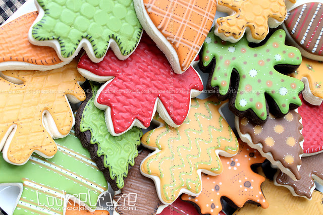 /www.cookiecrazie.com//2013/10/textured-patterned-autumn-leaf-cookies.html