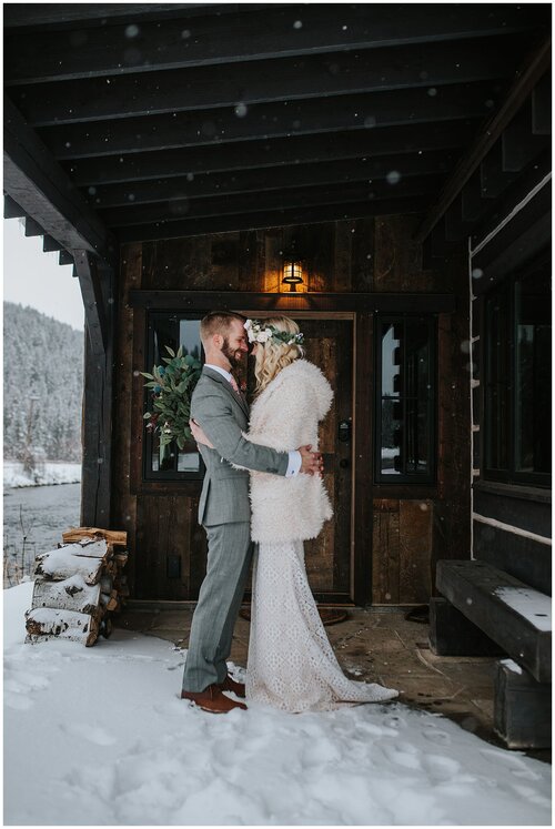 rustic_wedding_southern_barn_outside_summer_or_winter_photographer_knoxville_couple_hugging_romantic_wild_adventure_romance