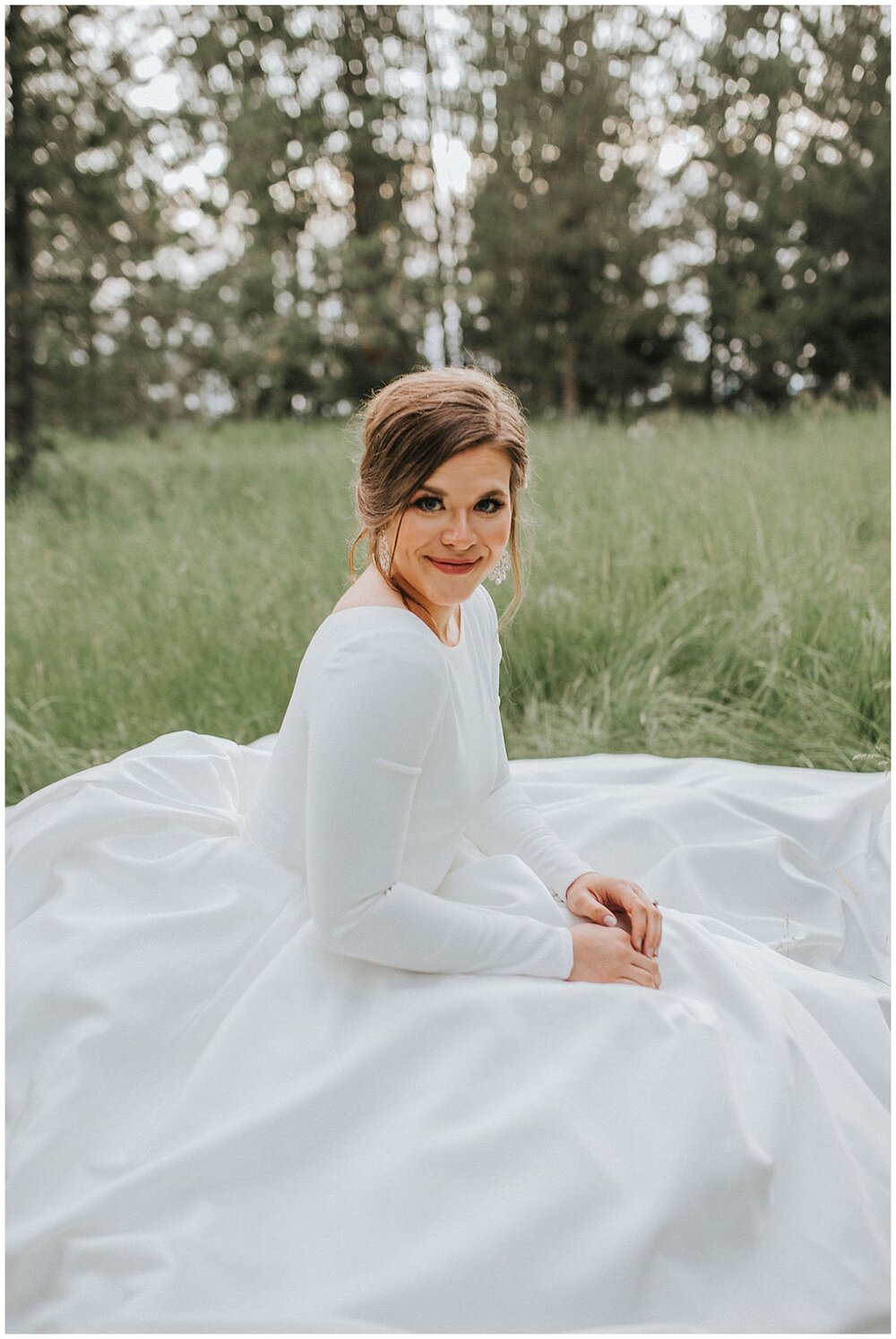 southern_ourdoor_wedding_bridal_bride_alone_sitting_grass_knoxville_field_summer_beautiful_