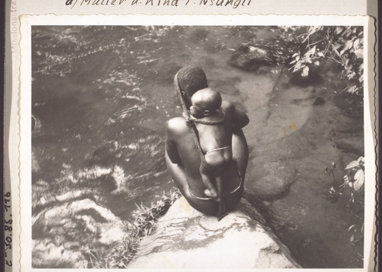 A mother taking her child to bathe. Cameroon, early 1930s.
