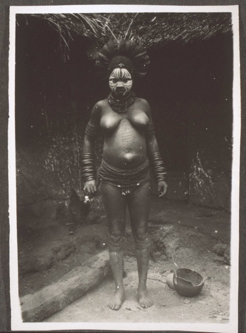 A Mboandem woman in Rembong, Cameroon. This photo was taken in 1895. 