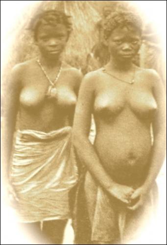 Above: Haut-Luapula women, Belgian Congo, 1920s. 