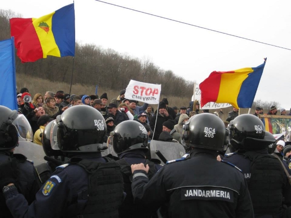Romanian protests in 2013 (c) Friends of the Earth Europe 