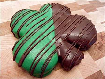巧克力覆盖了来自got巧克力的四个叶子三叶草脆饼饼干