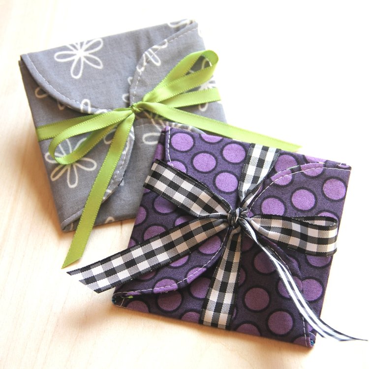 Sewing tutorial: Curvy fabric gift card envelopes