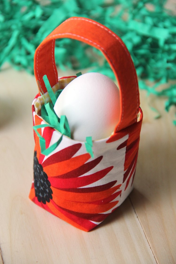 Sewing tutorial: Mini fabric Easter basket