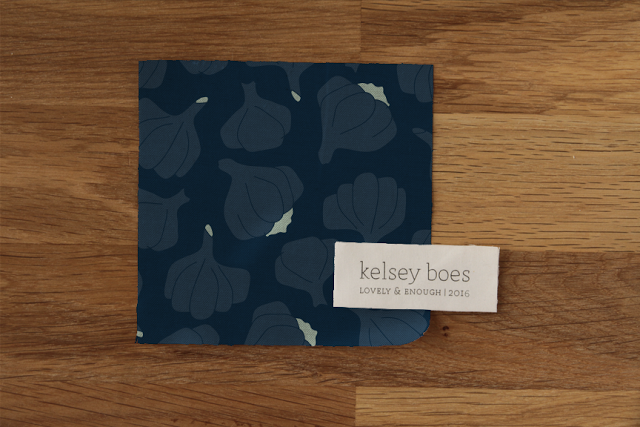 modern Thanksgiving-themed onion navy pattern design | Lovely and Enough