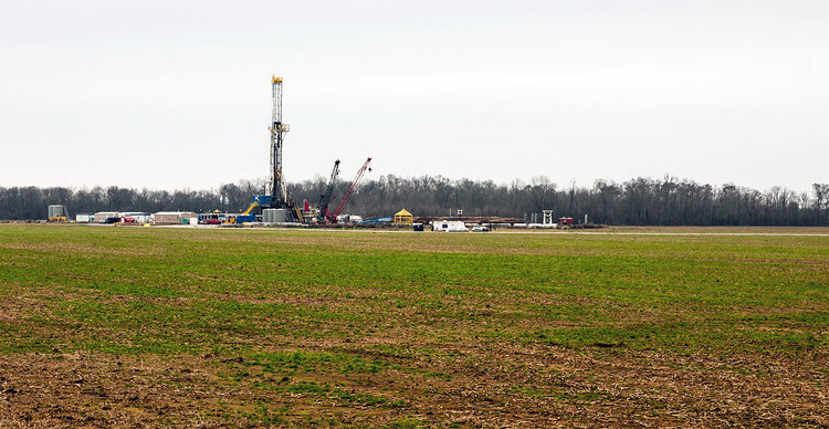  A shale gas well in Louisiana's Haynesville play. ( Photo: Wikimedia Commons ) 