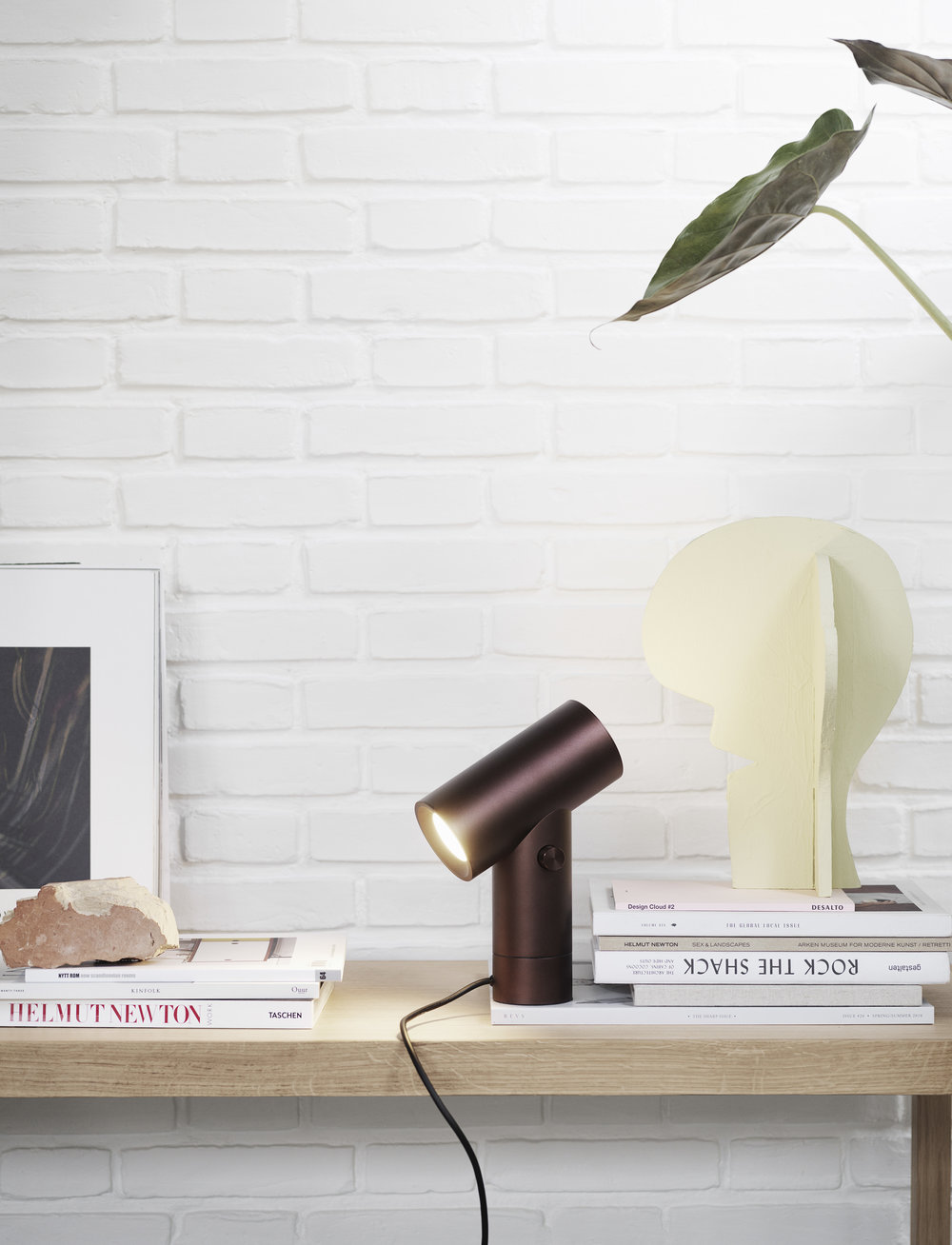  New lamp from Muuto which can shine up, down, or both simaltaneously - and it can swivel, too! 