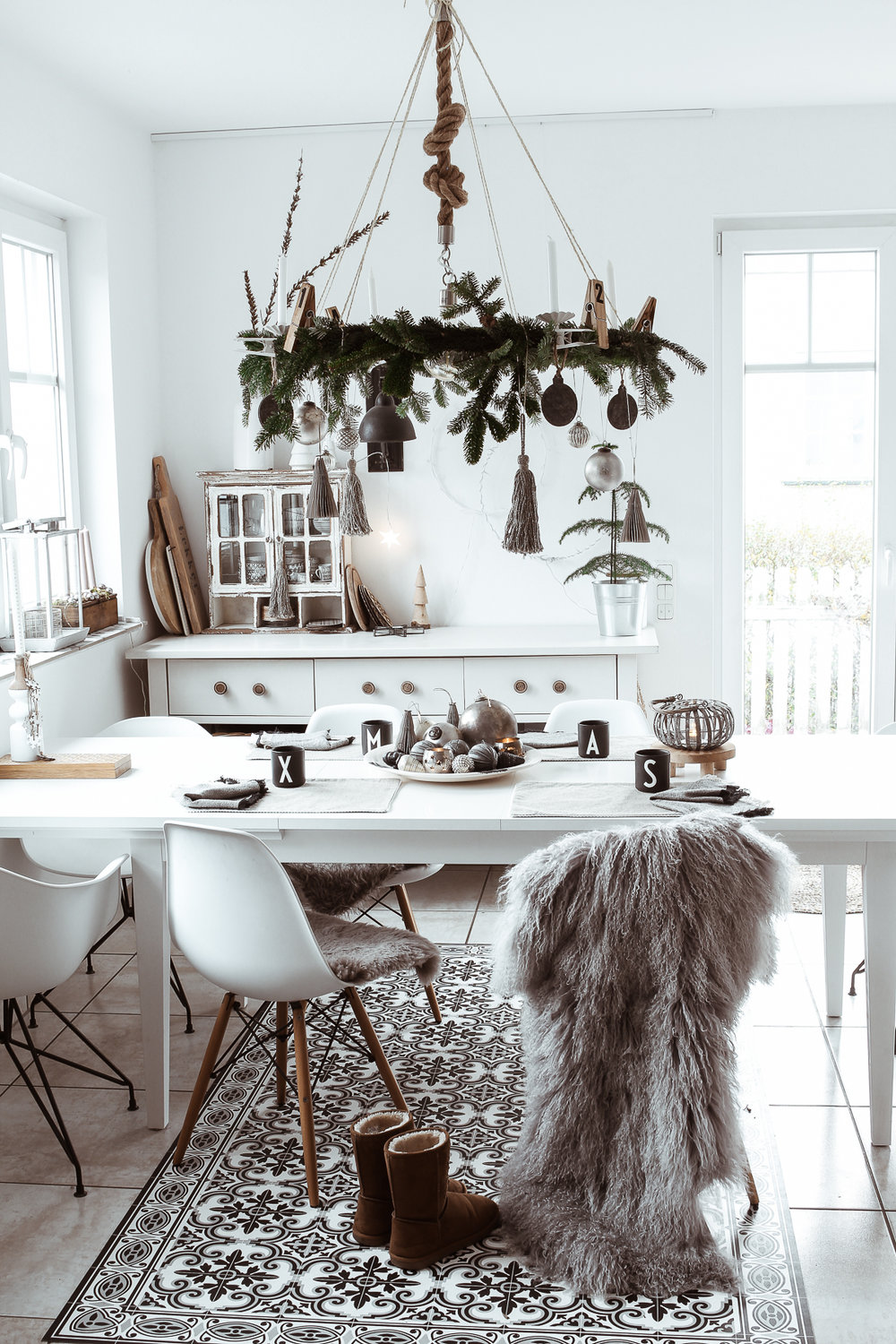 Visit This Warm, Natural Boho German Home For The Holidays
