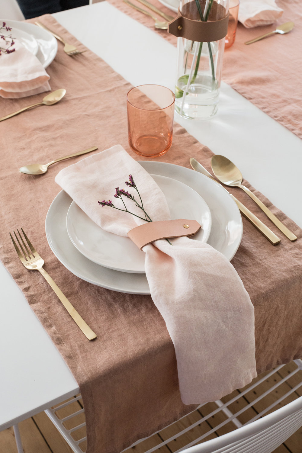 Orange glassware (perfect for a Brunch table!), faux-leather napkin rings, also look beautiful with the linens.