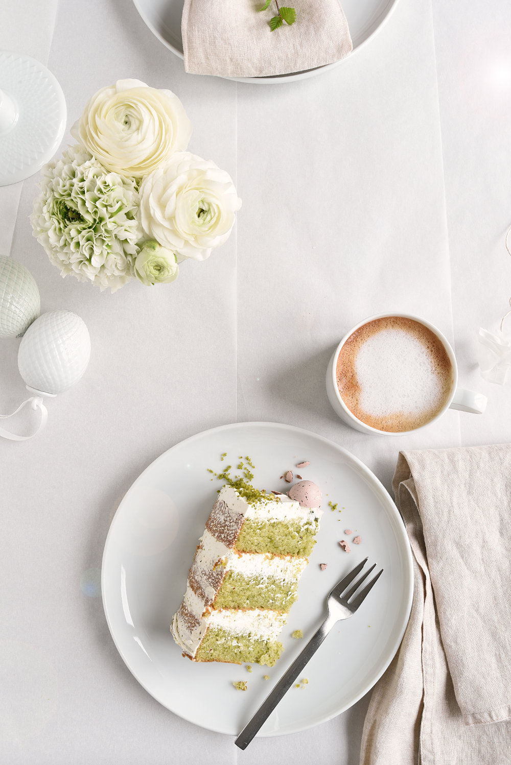 Delicious Easter Cake + Easter Tabletop Decorations