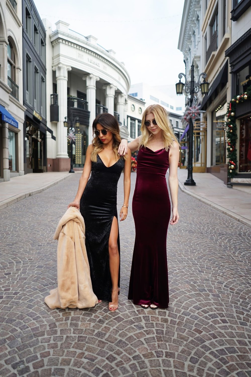 what to wear to holiday party, how to wear velvet dress, blogger photos shoot rodeo beverly hills
