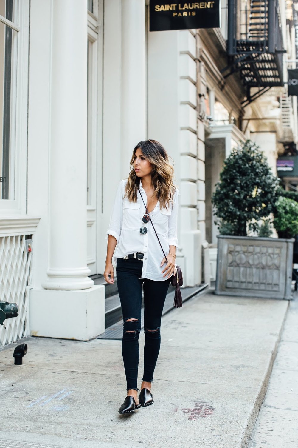 jeans and tee outfit, fall uniform, how to wear slides, how to have capsule wardrobe