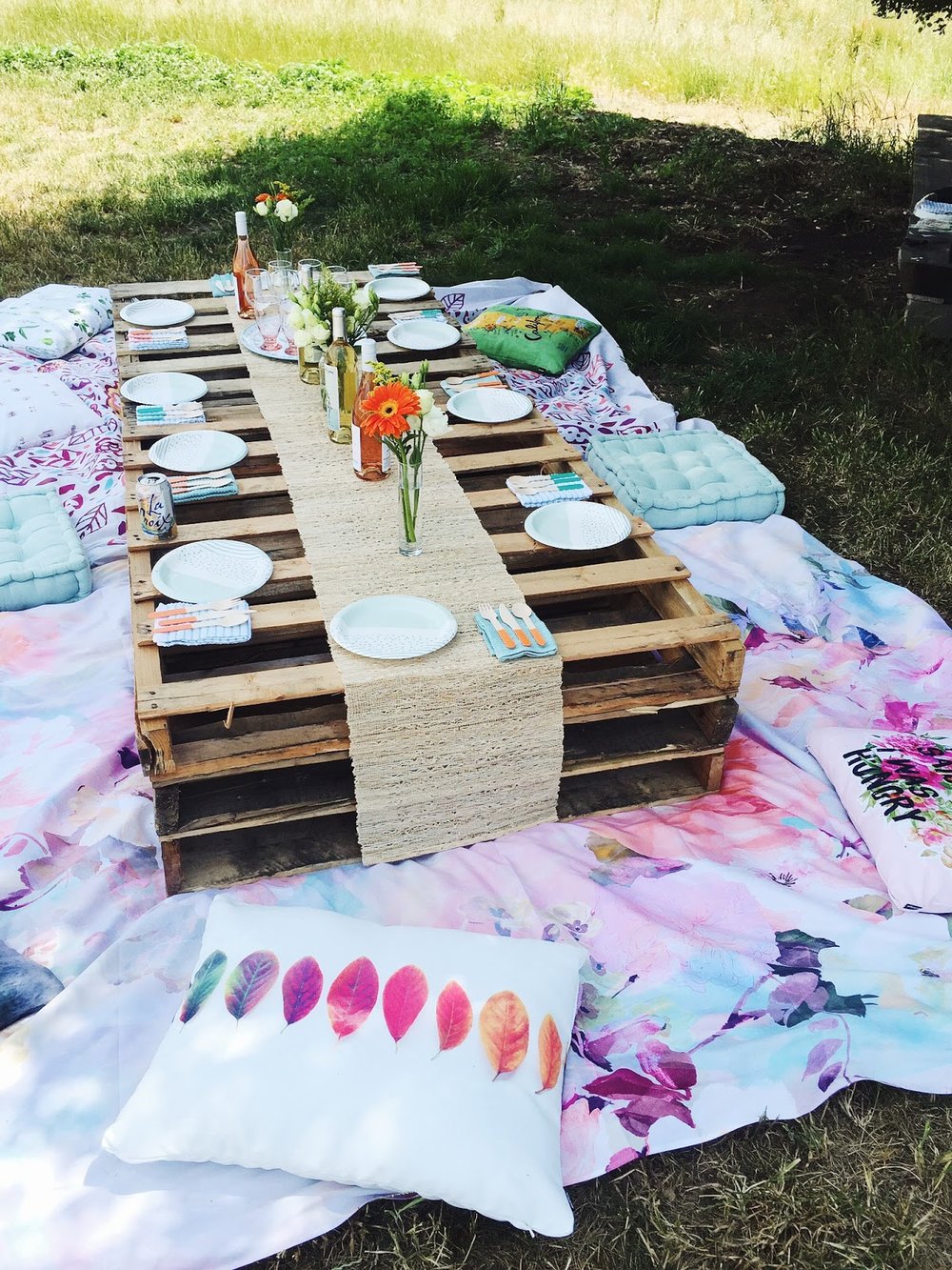 pinterest picnic idea, outdoor pillow picnic, society6 tapestries, palettes for picnic