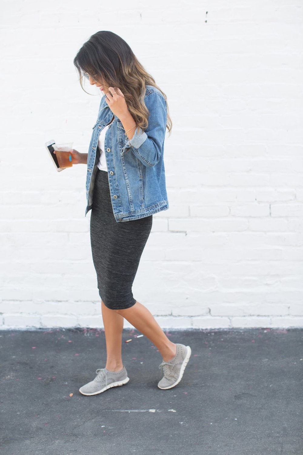 how to wear denim jacket, tennis shoes with skirts, how to wear denim jacket, casual weekend outfit, venice california
