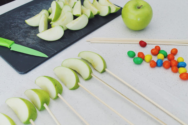 how to make halloween candy apples, halloween candy for dessert