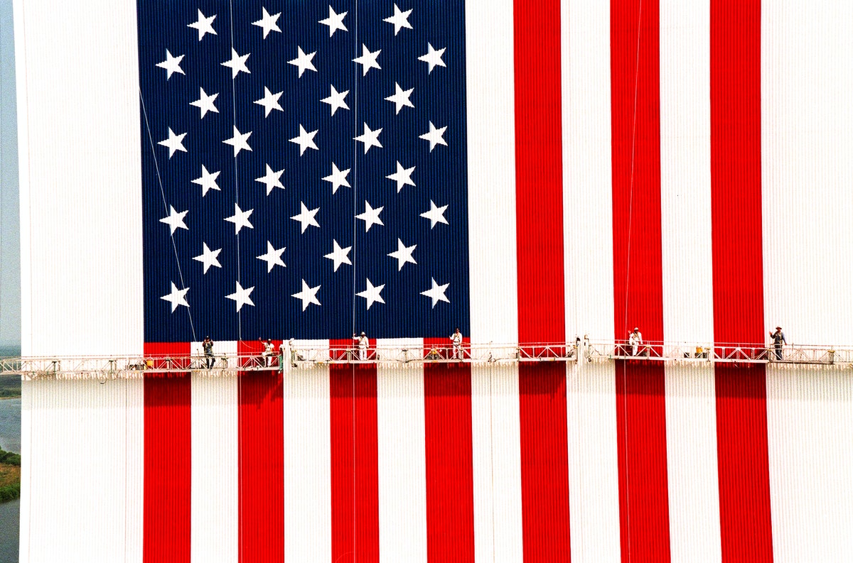 Quyền tự do là quyền của bạn! Nếu bạn là chủ sở hữu tại cộng đồng HOA, hãy tận dụng quyền của mình để treo cờ Hoa Kỳ trong cộng đồng của mình. Chúng tôi tôn trọng sự đa dạng và tôn trọng quyền của những người sống trong cộng đồng HOA này.