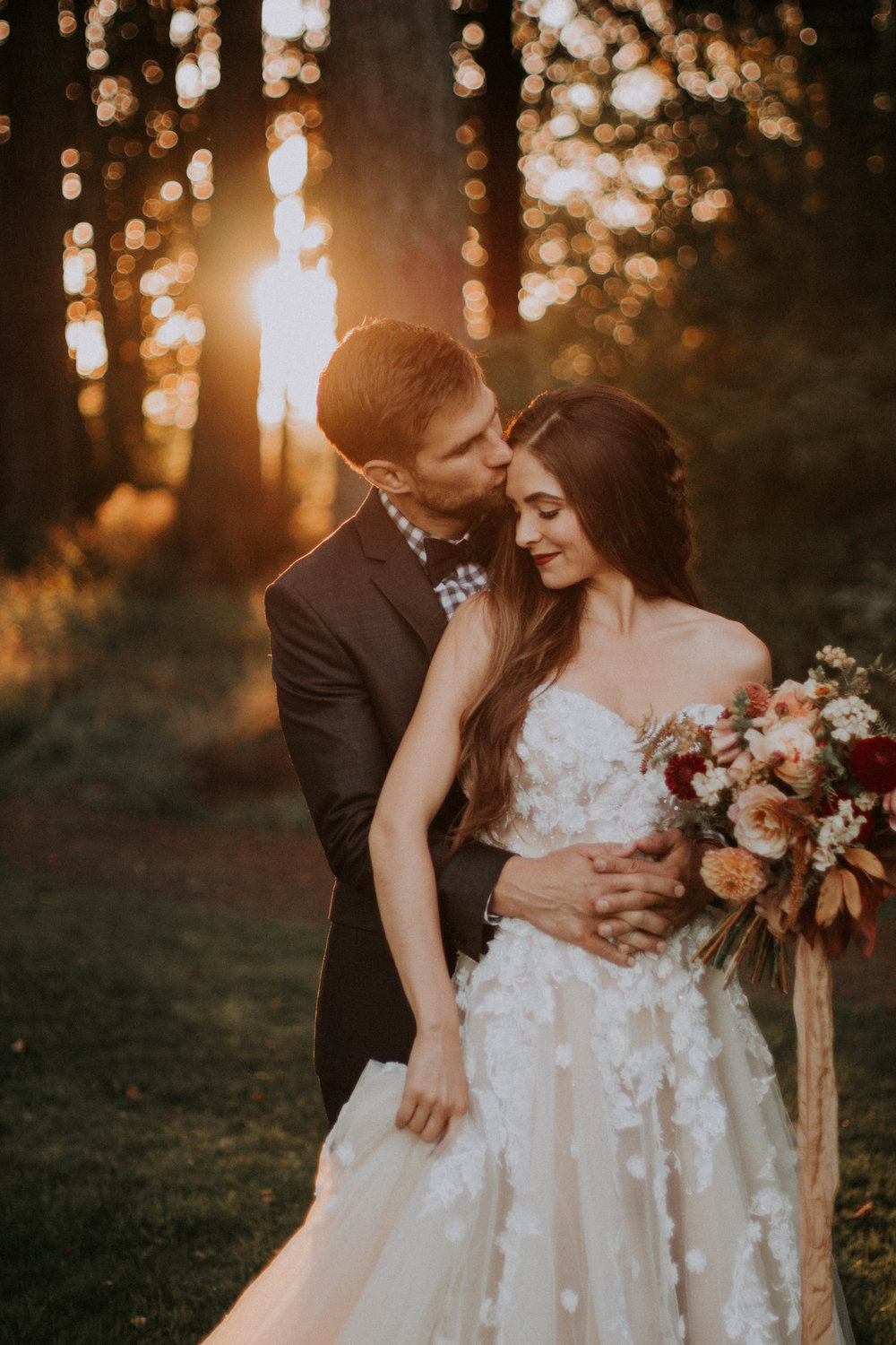 In October I had the pleasure of working with Daylinn of  Greater Than Photo  on this cozy fall-themed farmhouse shoot at Jasper House Farm and I loved every minute. Daylinn captured everything beautifully and the photos are currently featured in my 2018 weddings guide (you can download a copy under the "weddings" tab)!