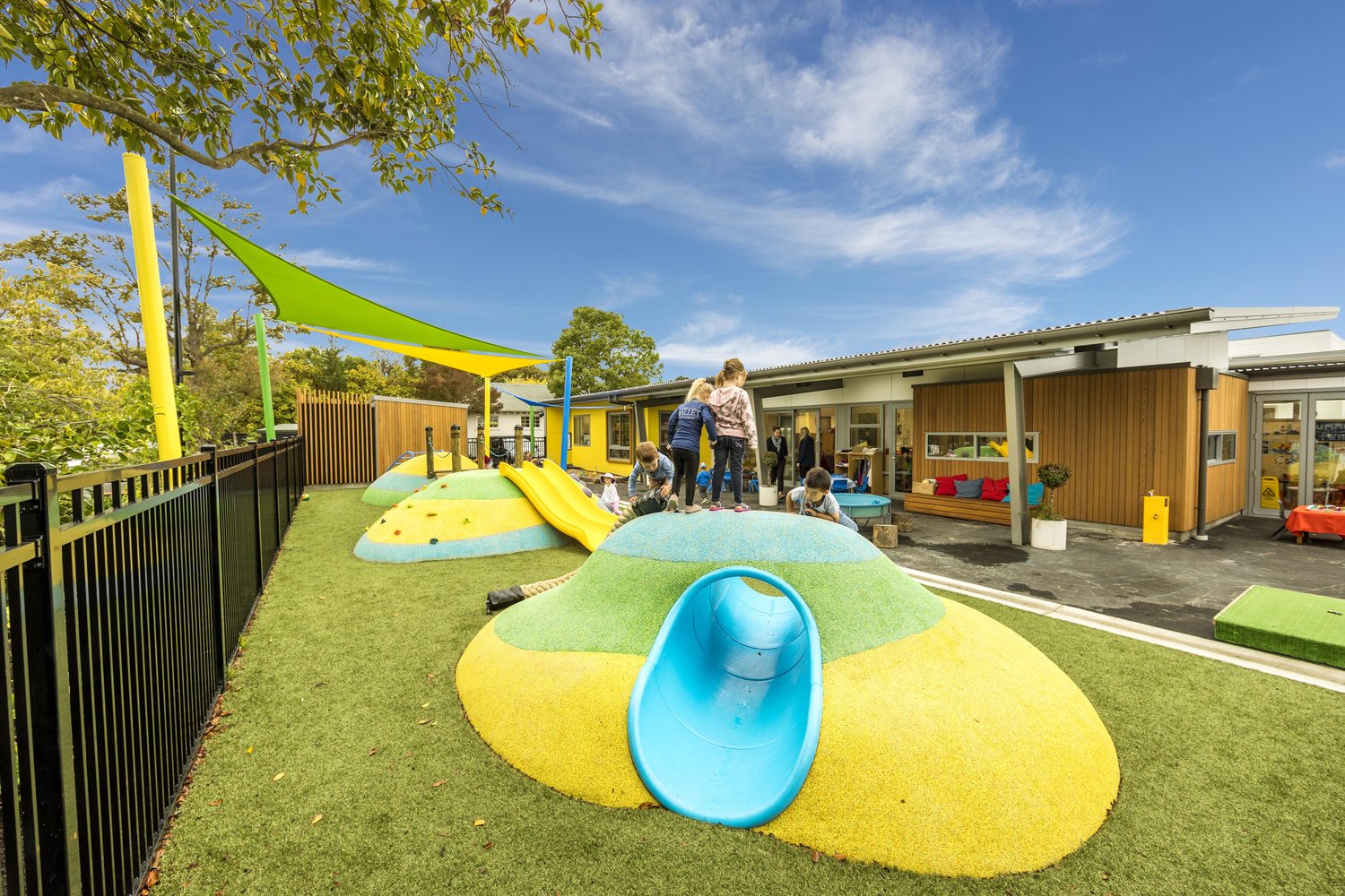  When developing the new play area for St Andrews’ Stewart Junior Centre Jasmax was asked to ensure it was unique, innovative, and maximises play value. 