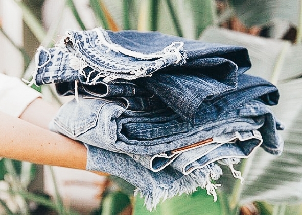 7 Ways to Dress Up Jeans and a Tee — Jackie