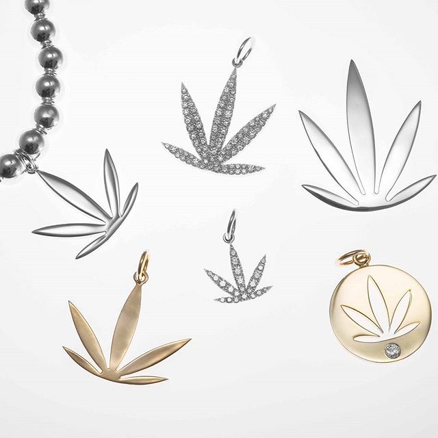 Variety is the spice of life! #silverandgold #silver #gold #womenofweed #cannabis #luxury #jewelry
Link to purchase in bio
🛍💎💍