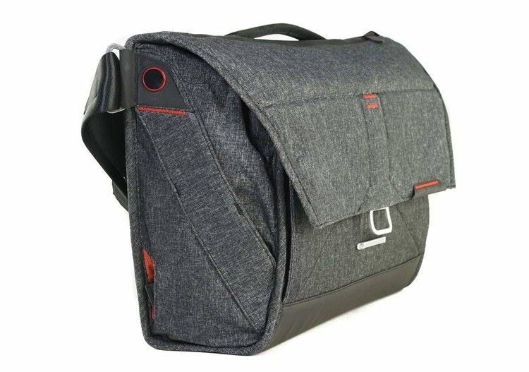Image of the 15" Everyday Messenger camera bag against a white background.