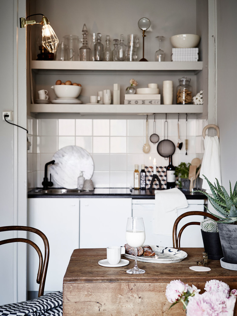 Joining The Dine In Kitchen Trend? Bring The Table! | House of Valentina